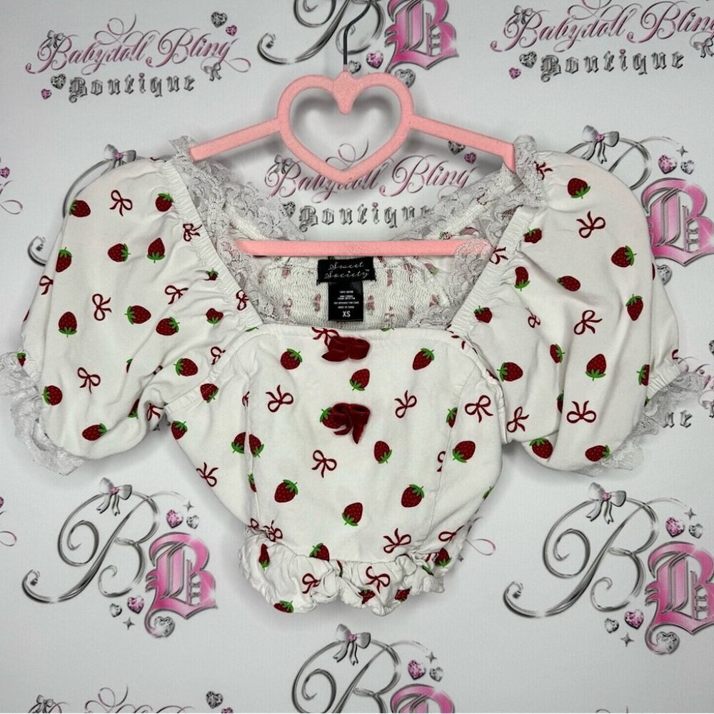 Sweet society milk maid crop top strawberries 🍓 ruffle lace puff sleeve cute